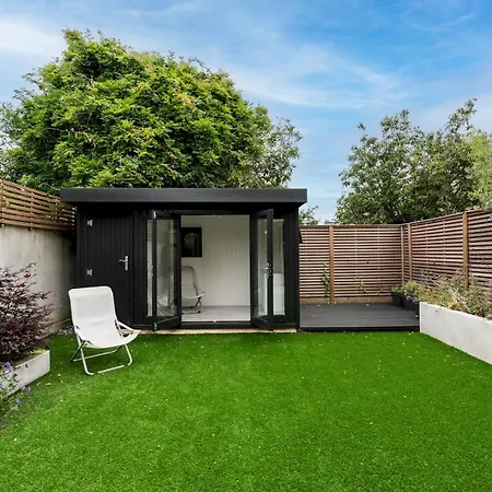 Skandi Chic Hideaway Near River And Transport Pass The Keys Holiday home Twickenham