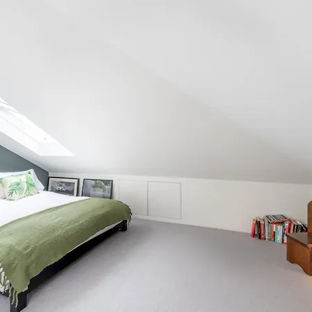 Skandi Chic Hideaway Near River And Transport Pass The Keys Holiday home Twickenham