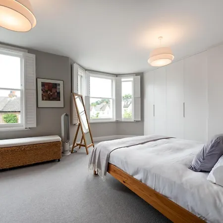 Skandi Chic Hideaway Near River And Transport Pass The Keys Holiday home Twickenham