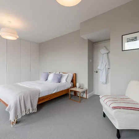Skandi Chic Hideaway Near River And Transport Pass The Keys * Twickenham