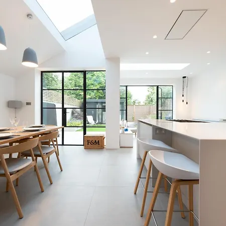 Skandi Chic Hideaway Near River And Transport Pass The Keys Twickenham
