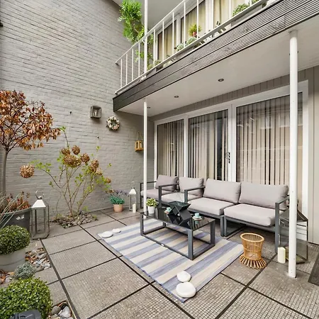 Mews House With Private Patio & Parking *