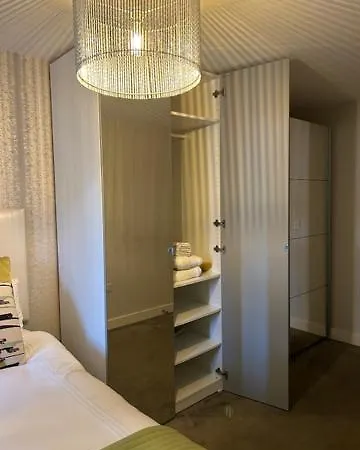 Homestay Spacious Hendon