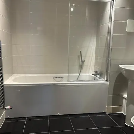 Spacious Homestay Hendon