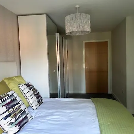Spacious Homestay Hendon