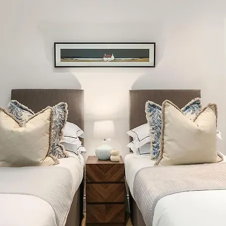 Newly Refurbished Cosy 2 Bed In Wembley Apartment London