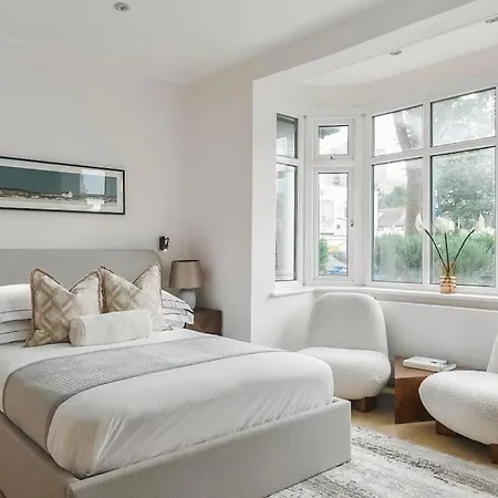Newly Refurbished Cosy 2 Bed In Wembley Apartment London