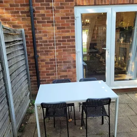 Holiday home Cozy Retreat London