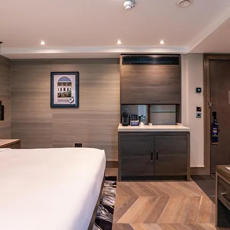 Doubletree By Hilton - West End 4*