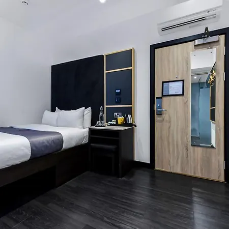 The Z Trafalgar Hotel 3*
