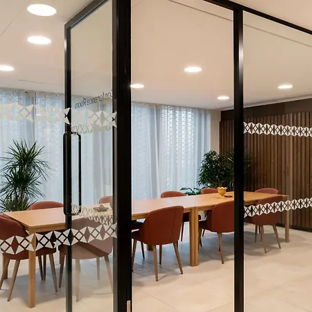 Cove Landmark Pinnacle Hotel 4*