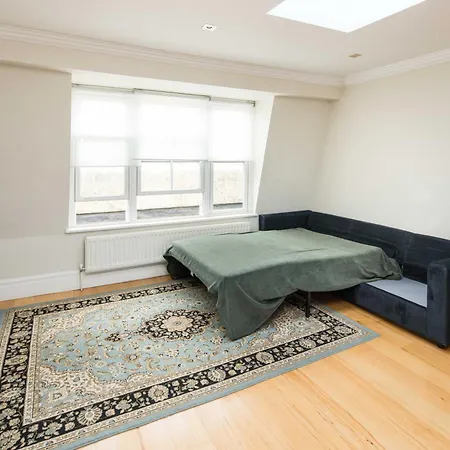 아파트 Kensington Skyline Penthouse