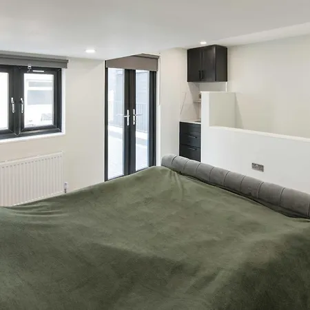Apartment Roof Haven At Kensington Mews *