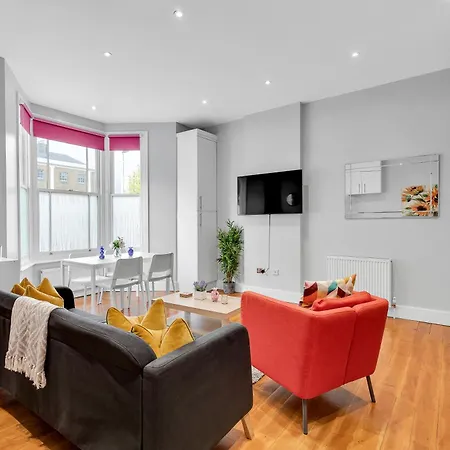 Stylish & Modern St Johns Hill