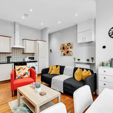 Stylish & Modern St Johns Hill * London