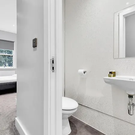 Stylish & Modern St Johns Hill * London