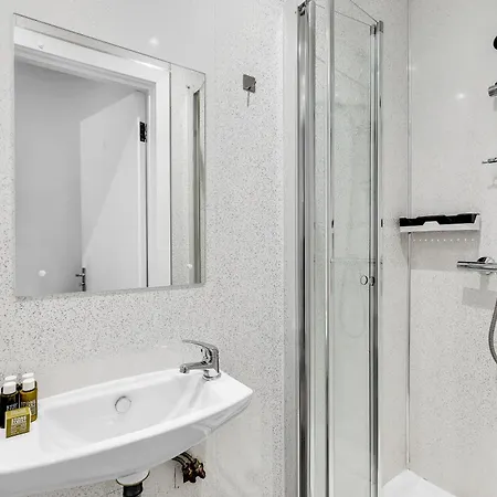 Stylish & Modern St Johns Hill * London