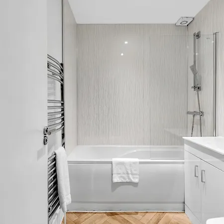 Apartment Stylish & Modern St Johns Hill
