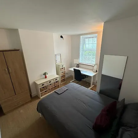 Colindale Lush 30 Mins London