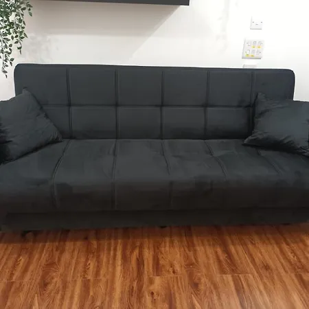 Apartment Flat On Market Street, Tube Station Is Very Close, Near Wembley And London
