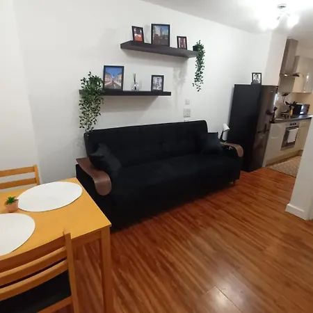 Flat On Market Street, Tube Station Is Very Close, Near Wembley And London Apartment Harrow