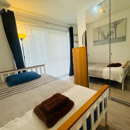 Cosy Bedroom With Private Bathroom Ensuite In Canary Wharf E14 Only 1 Stop To Excel And O2 For Short Or Long Let In Canary Wharf, Less Than An Hour From Heathrow, Stansted And Gatwick Airport *