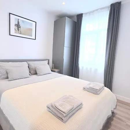 The Comfort You Need In Is 16 Minutes Away From Central Apartment London