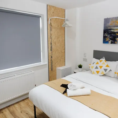 Apartment New Luxury In Next To Shops, Cafes, Bars & Metro London