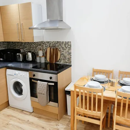 New Luxury In Next To Shops, Cafes, Bars & Metro * London