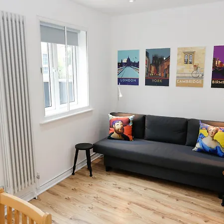 New Luxury In Next To Shops, Cafes, Bars & Metro *