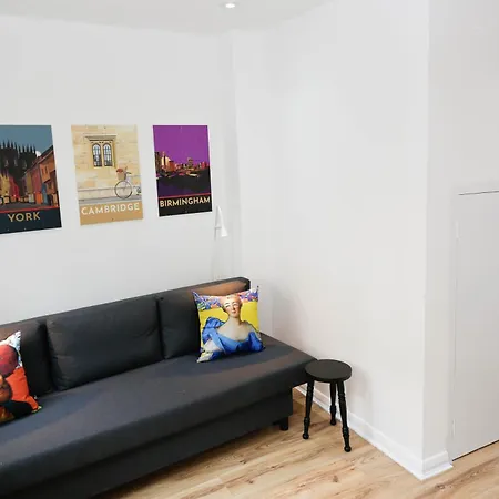 Apartment New Luxury In Next To Shops, Cafes, Bars & Metro London