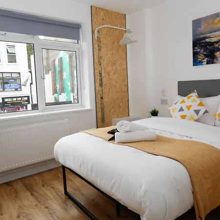 New Luxury In Next To Shops, Cafes, Bars & Metro * London
