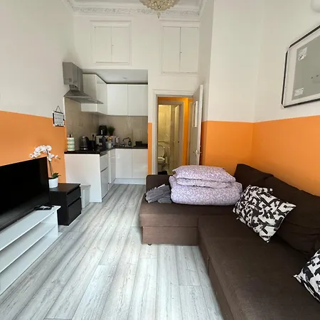 Central, Compact And Fashion Flat For 4 People With Breakfast In Kensington Zone 1