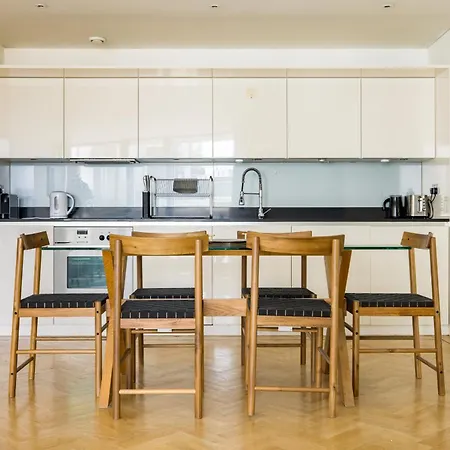 Apartment Spacious, Modern 3-bed