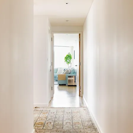 Spacious, Modern 3-bed Apartment