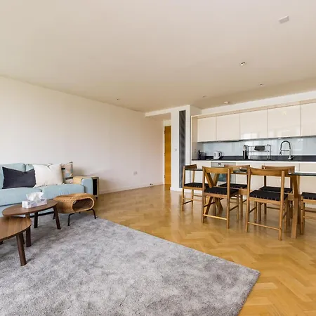 Spacious, Modern 3-bed * London