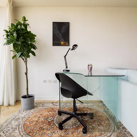 Apartment Spacious, Modern 3-bed *
