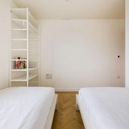 Spacious, Modern 3-bed London
