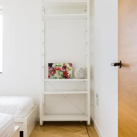 Apartment Spacious, Modern 3-bed *