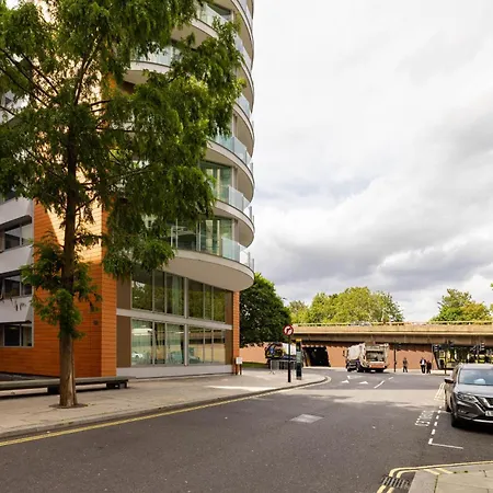 Spacious, Modern 3-bed * London