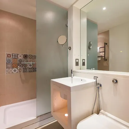 Spacious, Modern 3-bed Apartment