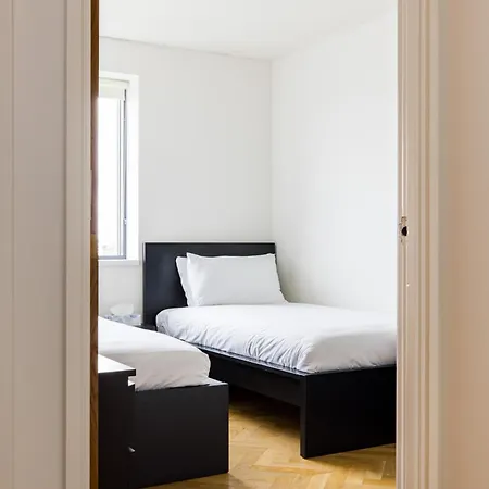 Spacious, Modern 3-bed London