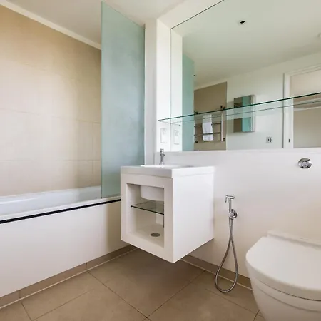 Spacious, Modern 3-bed *