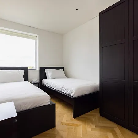 Spacious, Modern 3-bed Apartment