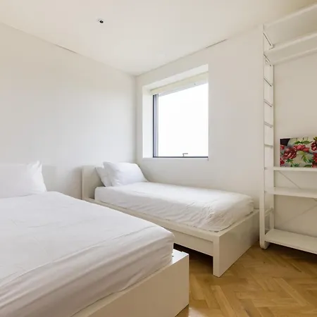 Spacious, Modern 3-bed * London