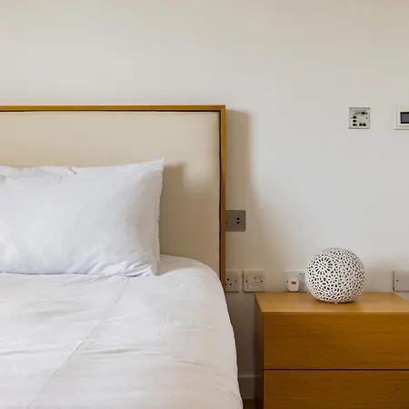Spacious, Modern 3-bed Apartment