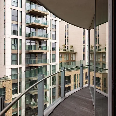 Spacious, Modern 3-bed Apartment London