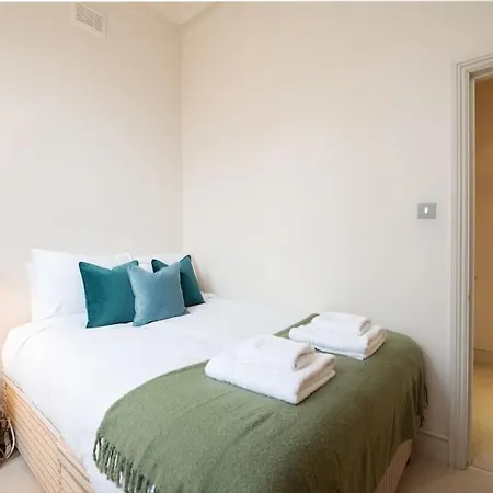 Apartment 48 Redcliffe Gardens By Capital *