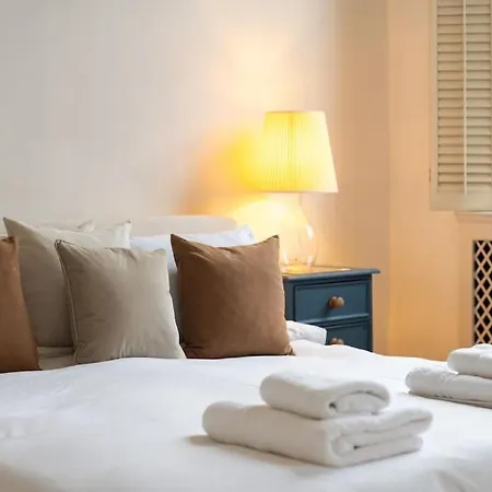 48 Redcliffe Gardens By Capital Apartment *