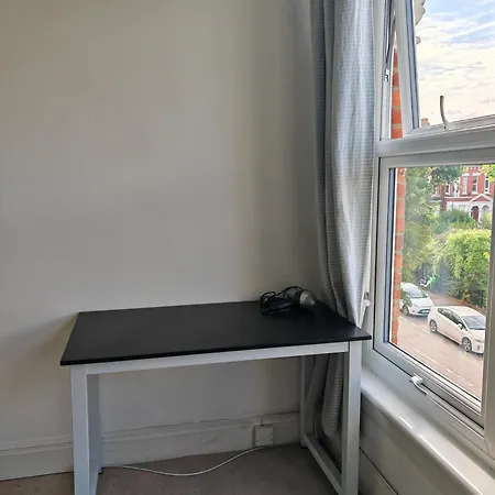 Spacious 3 Bedroom In London